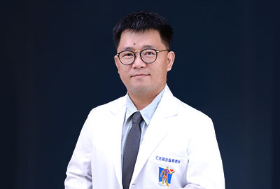 白文毅 醫師專治感冒、久咳、失眠、腹瀉、便秘、胃炎、腸胃機能障礙、睡眠障礙、咳嗽、支氣管炎、頭痛、中風後遺症、顏面神經麻痺、扭傷挫傷拉傷、腰痛、坐骨神經痛、運動傷害、網球肘、五十肩、中風復健、頸肩痠痛、膏肓痛、痛經、白帶、更年期障礙、泌尿道感染、閉經、體質虛弱、食慾不振、腸胃障礙、發育不良、青春痘、蕁麻疹、濕疹、痤瘡、痔瘡、脫垂脫肛