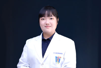施羽璋 醫師專治心悸、便秘、高血壓、眩暈、憂鬱症、睡眠障礙、體質調整、咳嗽、頭痛、挫傷、拉傷、網球肘、腰痛、中風復健、痛經、白帶、更年期障礙、月子調理、婦女病、體質虛弱、食慾不振、腸胃障礙、眼睛乾澀、青春痘、濕疹、異位性皮膚炎